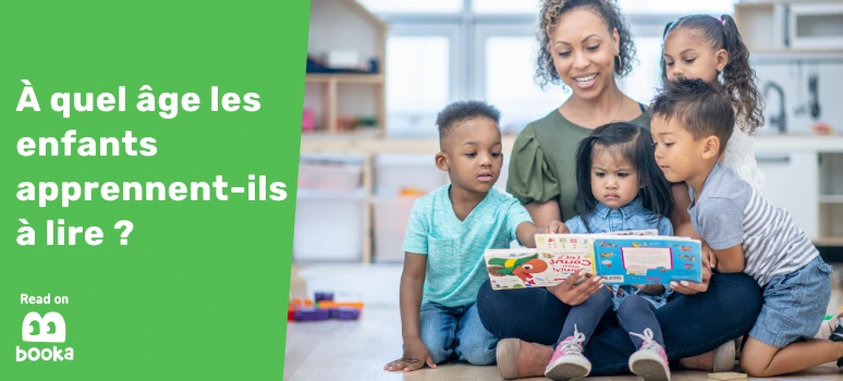 Lecture partagée avec des enfants en bas âge Une éducatrice lit un livre à un groupe d’enfants curieux en maternelle